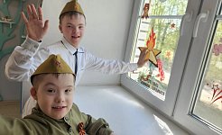 "Окна Победы". Наши воспитанники зажгли праздничный огонёк памяти